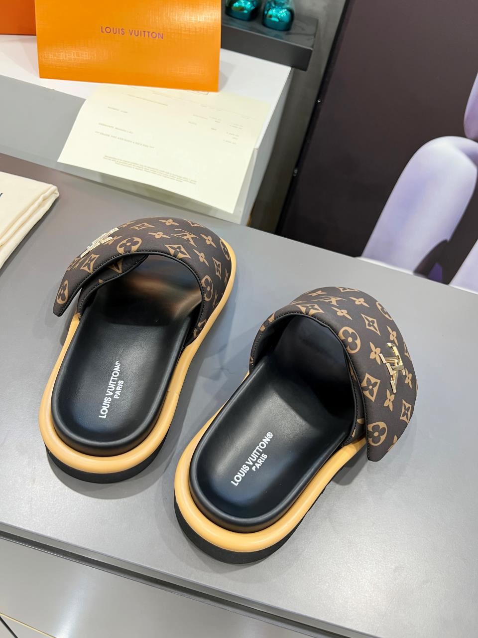 Louis Vuitton Slippers